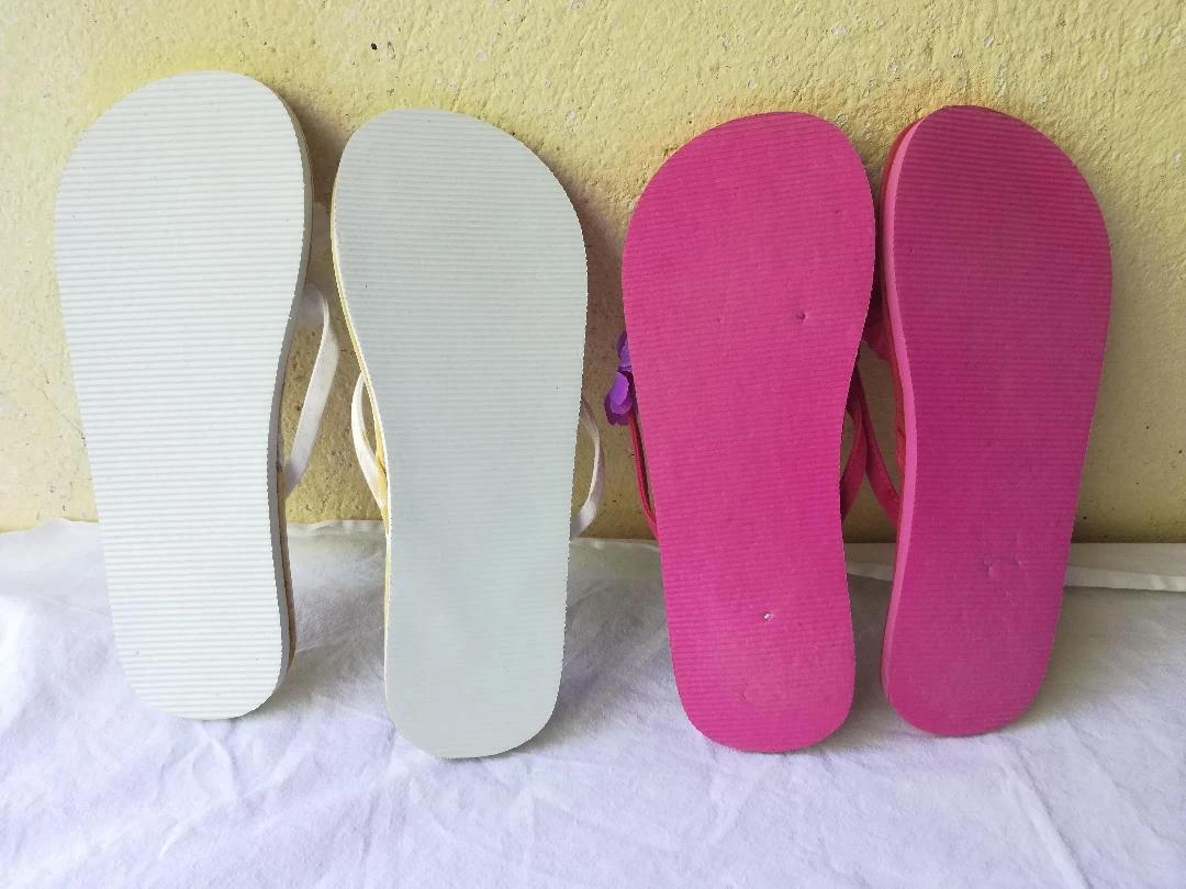 Lote de 2 pares de Chinelas com flores tamanho 40 Branca (nova) + Fúcsia – photo 11
